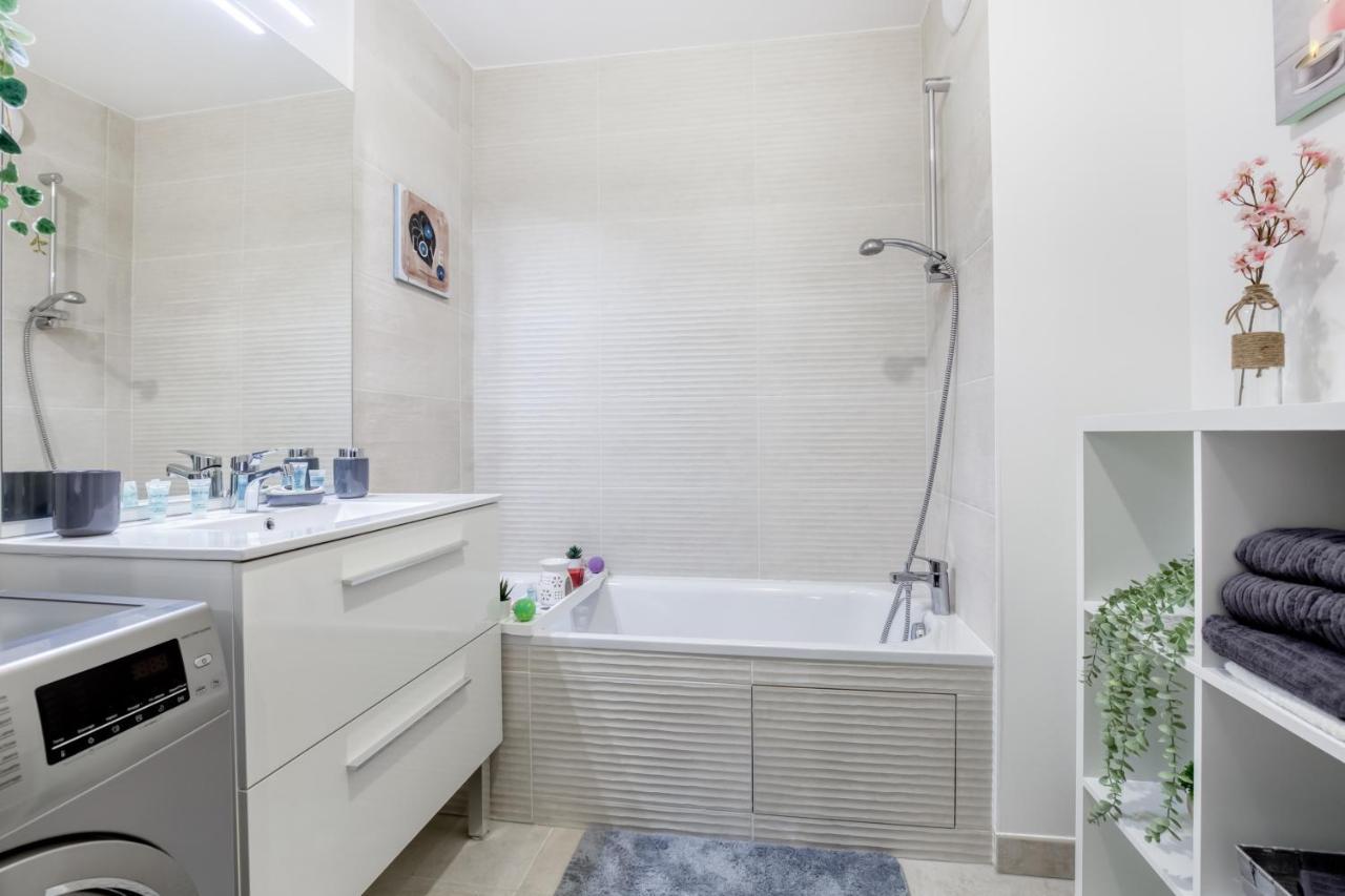 Luxueux Paris - Bagnolet - Les Lilas-Parking Gratuit Buitenkant foto